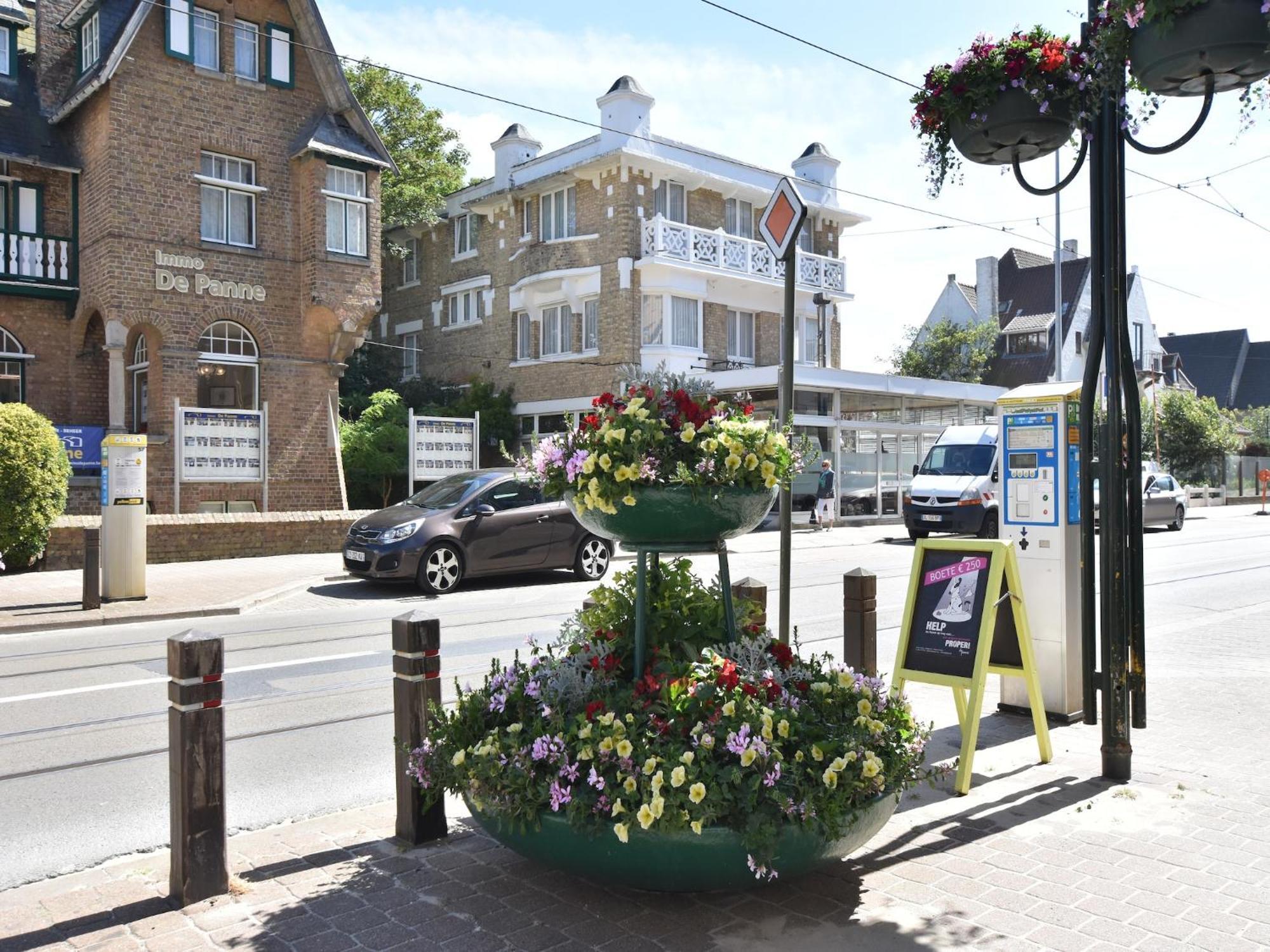 Former Hotel In The Centre And At 50 Metres From The Beach In Panne De Panne Zewnętrze zdjęcie